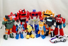 Small Scale MFT Auto Vehicle Deformable Robot Team Figure Boy Kids Toy Car Gift