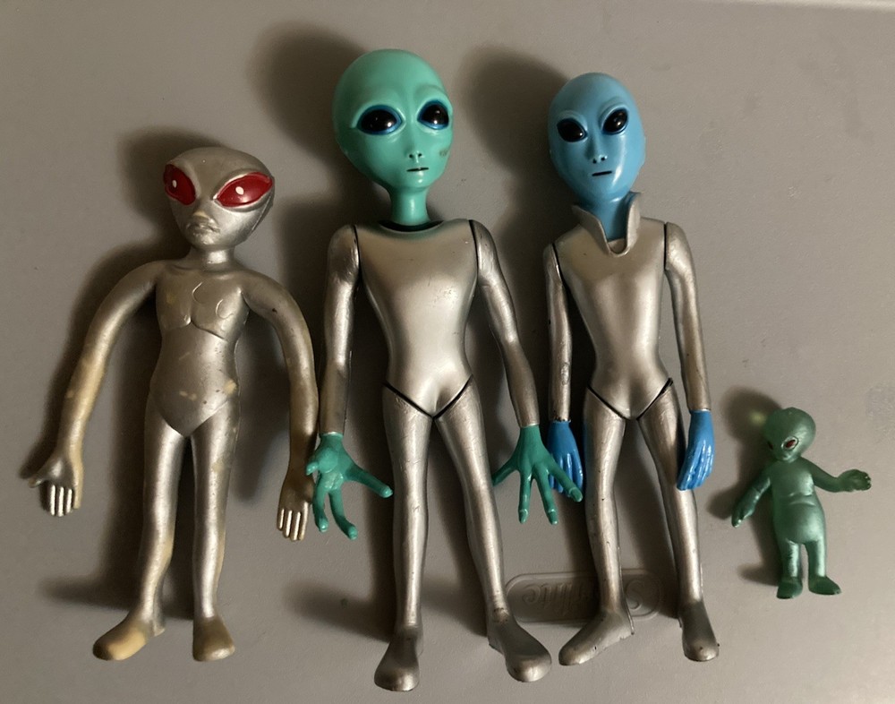 Vintage Rare Lot Of 90s Area 51 Alien Action Figures UFO Silver Green