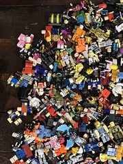 LOT OF 20+LBS OF ROBLOX FIGURES PARTS & PIECES
