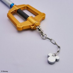 Square Enix Kingdom Hearts Light Up Sora’s Keyblade Kingdom Key 14″ Replica