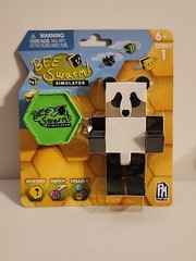 Roblox Bee Swarm Simulator Panda Bear 5″ Figure Pk w/ Mystery Bee & Honeycomb