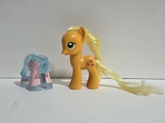 My Little Pony 2010 3 Inch Applejack Brushable Toy Friendship is Magic W/ Outfit