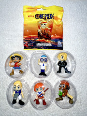 ONE PIECE MINIFIGURES LOT OF 6 LUFFY / AXEHAND / SANJI / NAMI ++ *NEW OPENED*