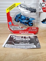 Transformers Prime Robots In Disguise Deluxe Class Autobot Arcee Figure New