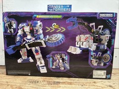 Transformers Hasbro Generations Legacy Metroplex Titan Cybertron Universe 60cm