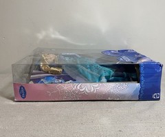 Disney FROZEN Toy Doll, Ice Skating ELSA Mattel 2014, NEW, Box Damaged Ages 4+