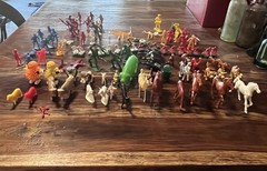 Huge Lot Action Figure & Animals -80 Pieces From Various Playsets!
