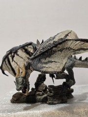 2005 McfarlaneDragons Quest for the Lost King Komodo Clan Dragon Series 1