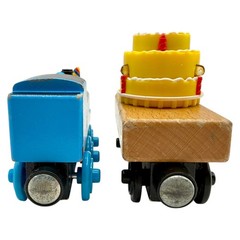 Thomas & Friends Wooden Railway Birthday Thomas with Musical Cake Cargo Y4501