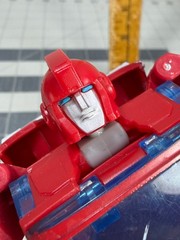 Transformers Studio Series 86 Ironhide Voyager Class Figure with 1 weapon