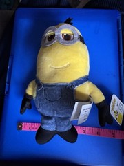 Illumination’s Minions: The Rise of Gru Small Tactile Plush KEVIN Squeeze Me! 9″