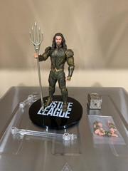 Mezco Toyz One:12 One 12 Collective Justice League Aquaman Action Figure
