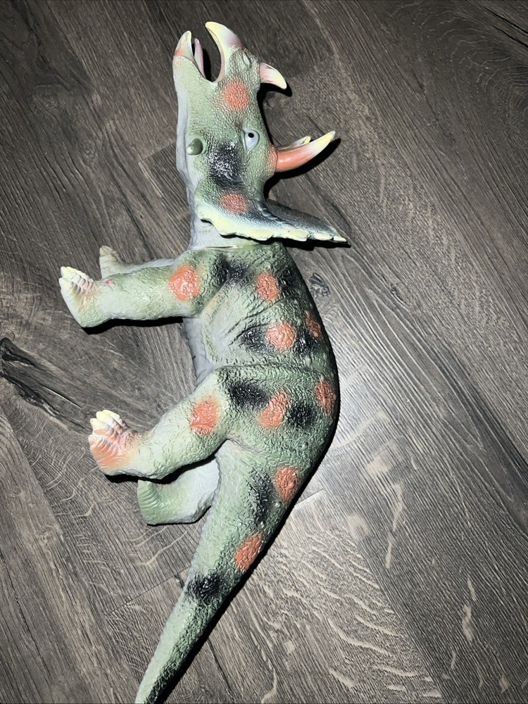 Toys R Us Maidenhead TRICERATOPS Dinosaur Large Rubber Foam Figure Toy 17″ Rare