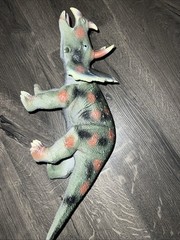 Toys R Us Maidenhead TRICERATOPS Dinosaur Large Rubber Foam Figure Toy 17″ Rare