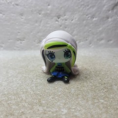 Monster High Frankie Stein Mini Figure Vinyl Plastic Halloween Toy