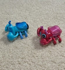 2 Xia Xia Pets: Loose Pink And Blue Hermit Crab Figure (no Batteries)