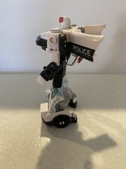 Hasbro Transformers War for Cybertron Earthrise Deluxe Class Prowl
