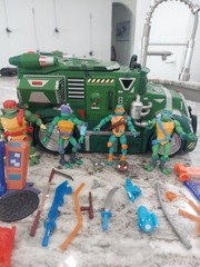 2002 Teenage Mutant Ninja Turtles Action Figure Battle Shell Armored Van & Xtra