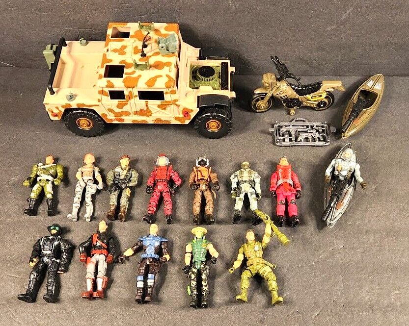 LOT OF 13 LARNARD CORPS VARIOUS YEARS 4″ LOOSE ACTION FIGURES WITH VEHICLES