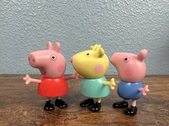 Brand New: Rare Gabrielle Goat (Italian), Free Gifts Peppa & George
