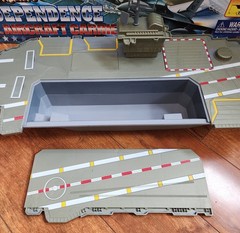 1998 RedBox Toys Independence U.S Aircraft Carrier Ship 31″, W/ 6 Die Cast Plane