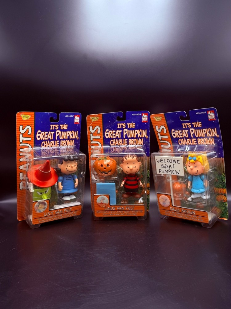 Peanuts Great Pumpkin Charlie Brown Set of 5 Figures Memory lane NEW