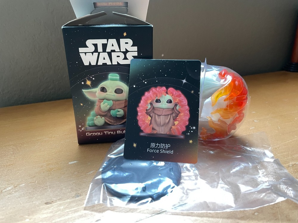 Star Wars Pop Mart Grogu – Tiny But Mighty Figure (Force Shield)