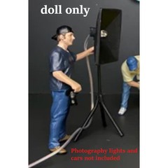 1PC 1/18 American Diorama Car Show Photographer Buyer Handmade Figure Car Decor