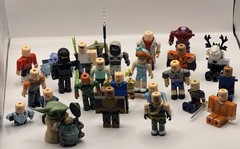 Roblox ROB0363 Series 6 From The Vault 20 Assassin Set in Hand Action Figure