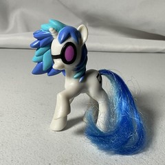 My Little Pony Friendship is Magic DJ Pon-3 Vinyl Scratch Mini Figure 2.5″