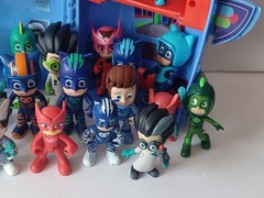 PJ Mask 21 Action Figure Lot & 2 in 1 Headquarters and rocket Ship