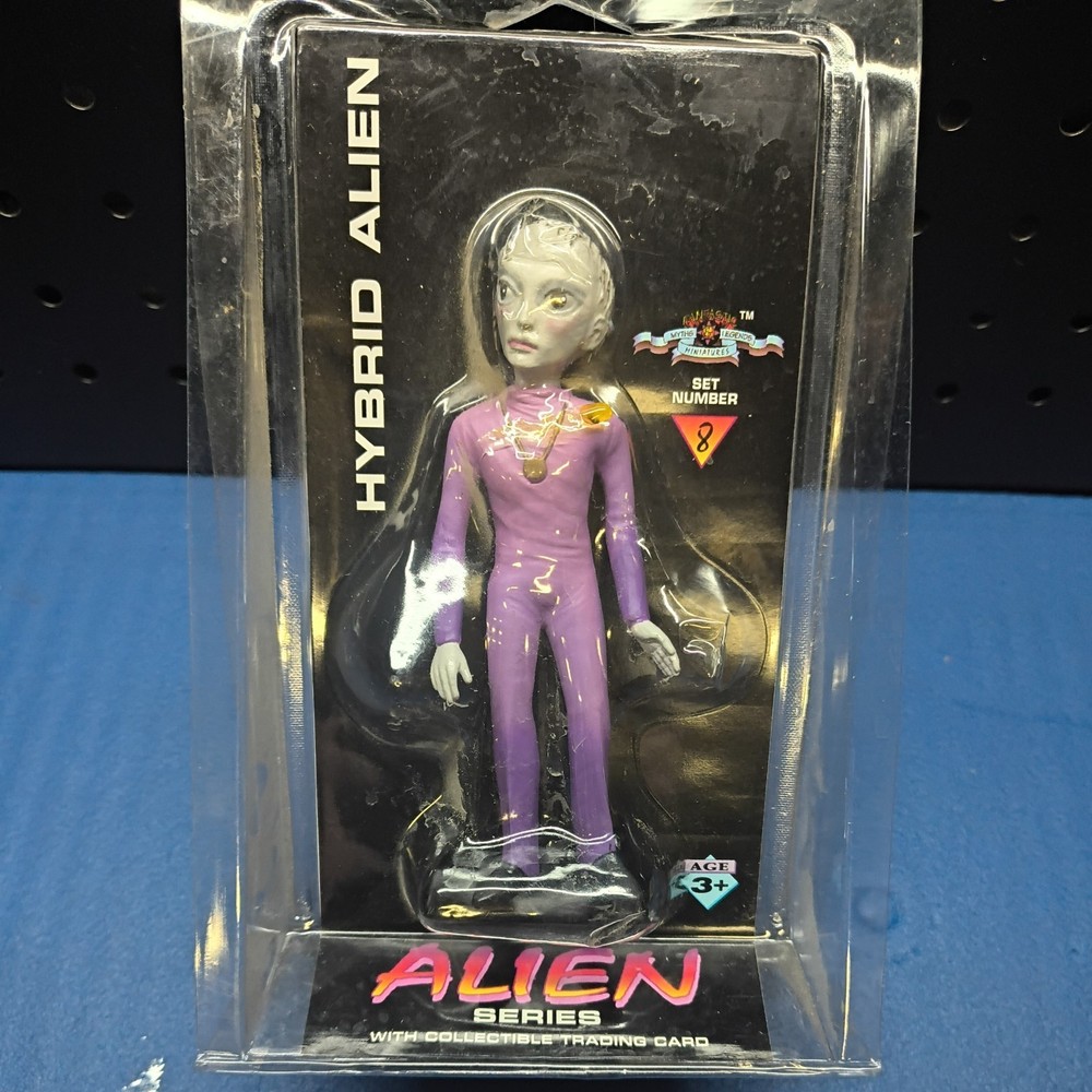 Men in Black Hybrid Alien Set Number 8 MIB Action Figure Card Shadowbox 55008