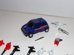 SKIDS TRANSFORMERS G1 HASBRO NEAR COMPLETE WITH REISSUE WITH REISSUE WEAPONS LOT