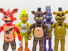 Lot 5 Five Nights at Freddy’s Action Figures – Freddy, Chica, Bonnie Have Light