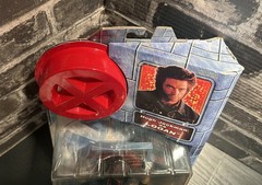 ToyBiz X-Men Movie Logan Hugh Jackman Action Figure Multicolor Boxed + Stand