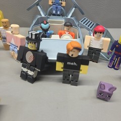 Roblox Mini Figures Lot With Vehicle R0BL0X Action Toys