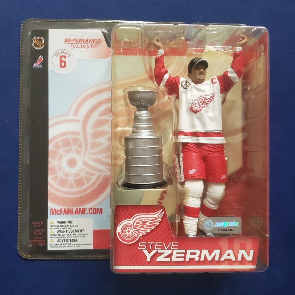STEVE YZERMAN Detroit Red Wings McFarlane NHL Series 6 Figure w Stanley Cup