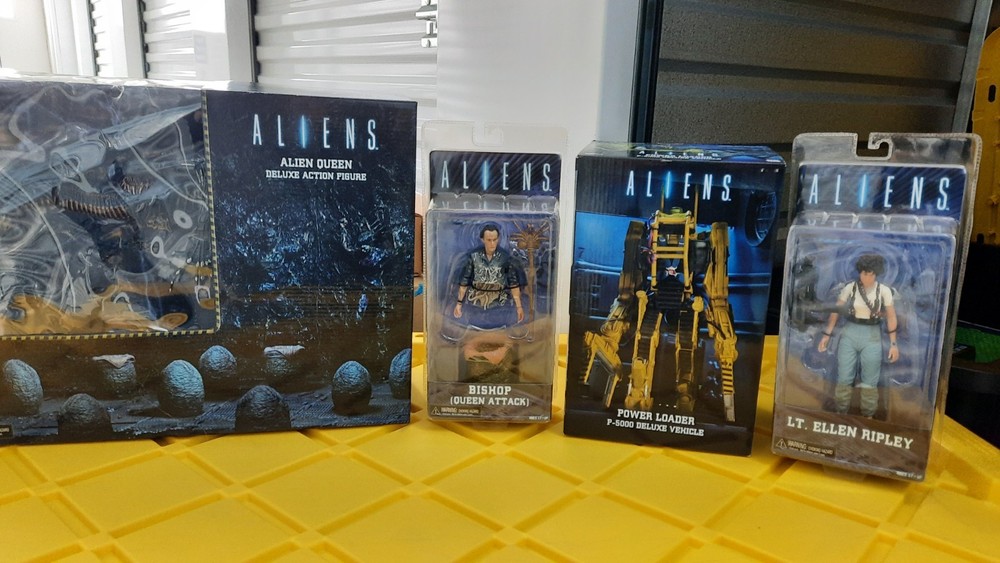 Neca Ripley /Power Loader and Queen Alien Set. Bishop under Attack ,New In Box