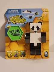 Roblox Bee Swarm Simulator Panda Bear 5″ Figure Pk w/ Mystery Bee & Honeycomb