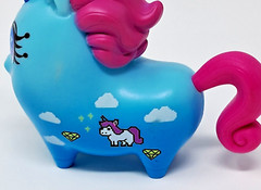 Uni-Verse Arcadey Sadey Unicorn Figure Fantasyland sml 2″ t blue w/ pink 40700