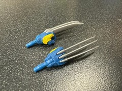 Hasbro Marvel Legends 6″ Scale DEADPOOL 3 (WOLVERINE BLUE YELLOW CLAW HANDS)1/12