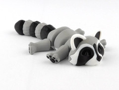 Colorful Articulated Racoon Desk Buddy – 3D Printed Fidget Toy for Stress Relief