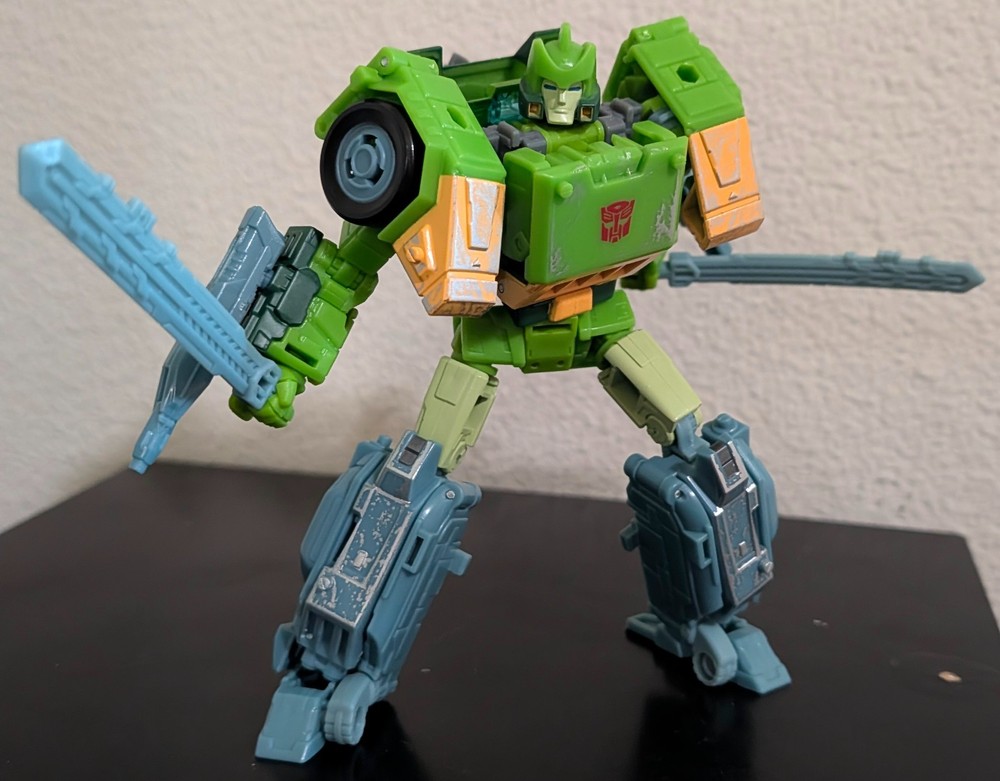 Transformers Generations WFC Siege Voyager Class Autobot Springer – Complete
