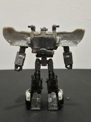 Transformers War For Cybertron Trilogy Deluxe Class Sparkless Bot
