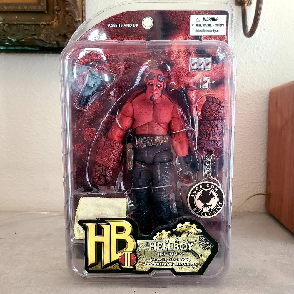 Mezco 2008 HELLBOY II Golden Army Comic Con Exclusive w/ keychain MIB – FREE S&H