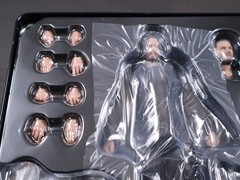 Mezco John Wick 1/12 Scale Figure in Box Unopened with Accessories 2019