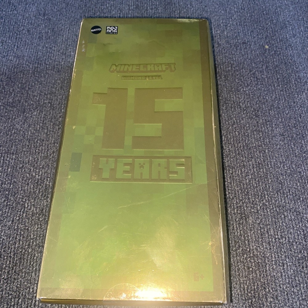 Minecraft 15 Years-Diamond Level Limited Edition One Fig Two Accessories