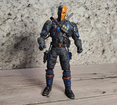 DC Collectibles Arrow Series Titans Deathstroke Action Figure with Weapons