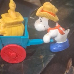 Peanuts Snoopy Plastic Figure Pulling Blue Cart w/ Red Wheels Yellow Load