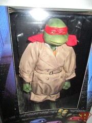 RAPHAEL IN DISGUISE Teenage Mutant Ninja Turtles 1/4 Scale 15″ Figure Neca 2025